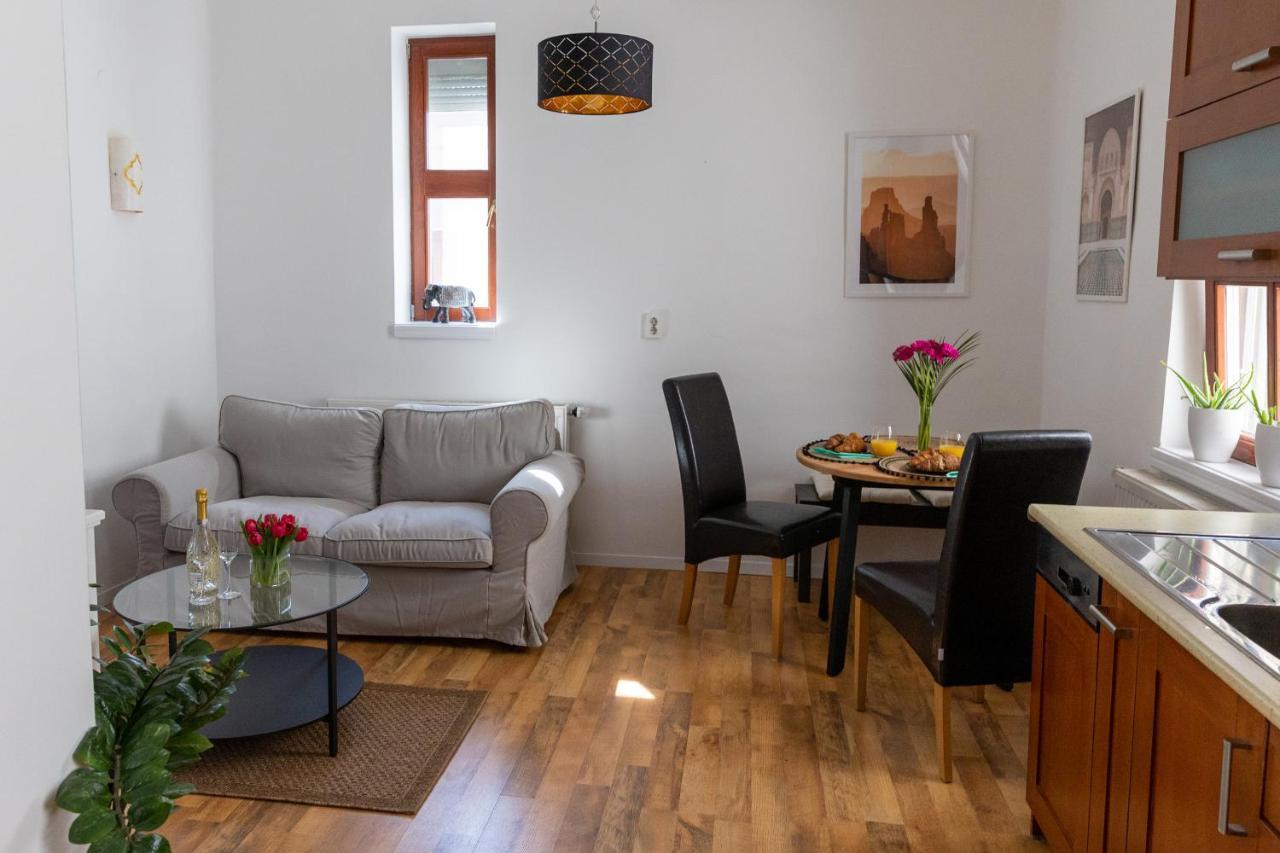 Republic Apartman Apartment Baja Ngoại thất bức ảnh