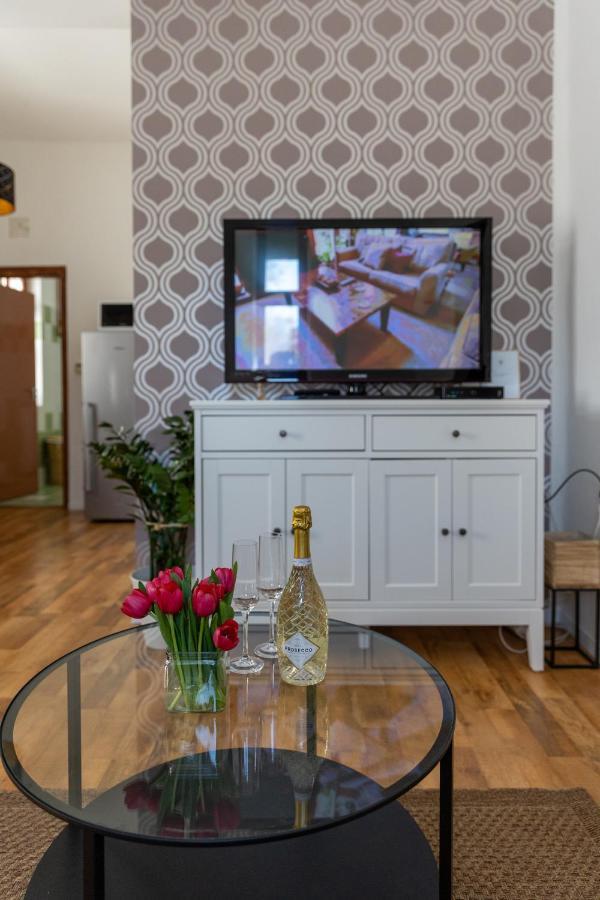 Republic Apartman Apartment Baja Ngoại thất bức ảnh